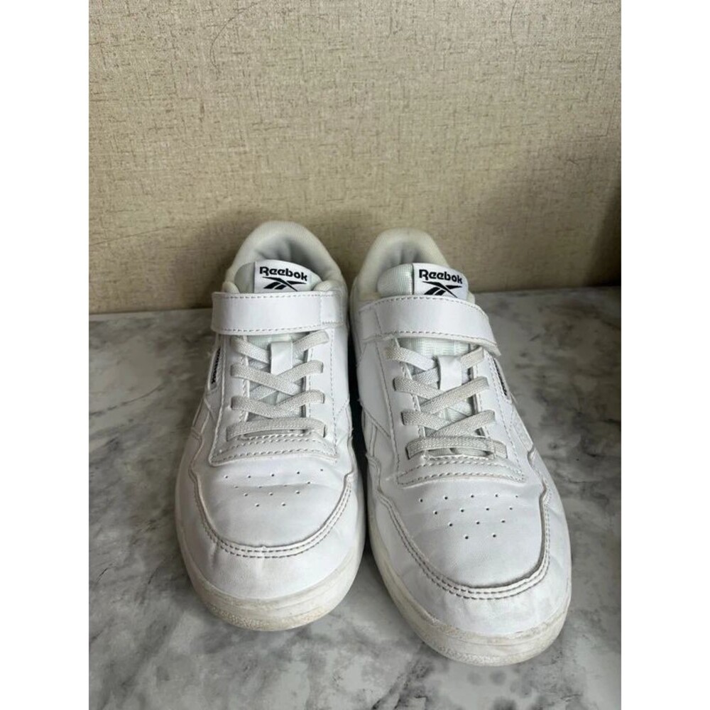 Reebok kid shoe size 3